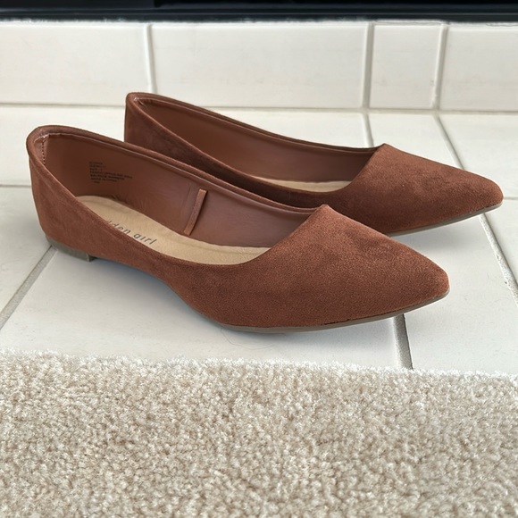 Madden Girl Shoes - NWOT Brown pointy toe flats